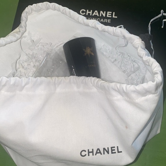 Chanel cosmetic Bag EUC with New Never used Spa/make up items
Chanel
Exclusive - Picture 12 of 16